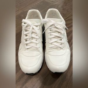 Authentic Gucci mens GG white leather sneakers size 7.